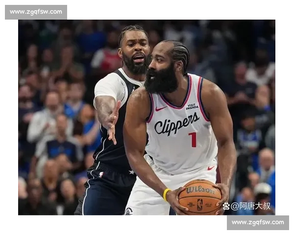 NBA更换官方比赛用球引发球员讨论与赛场表现变化的多方影响分析 NBA更换官方比赛用球引发球员讨论与赛场表现变化的多方影响分析